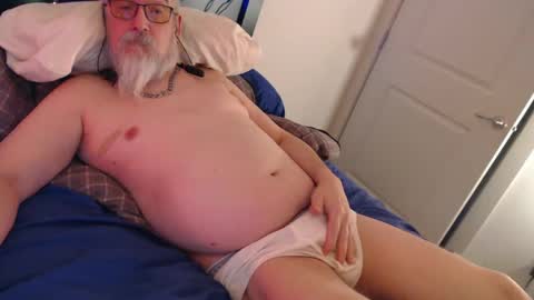 Snapshot of sirbeercan chatting on February 15, 4:36 am sir beer can the friendly hermit online show from February 15, 4:36 am