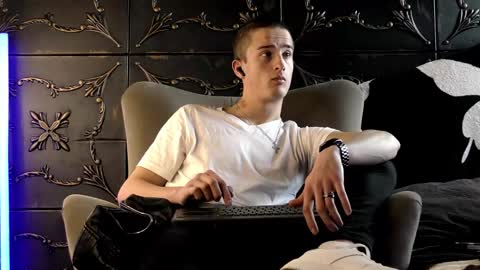 SirReedy online show from April 27, 5:15 am