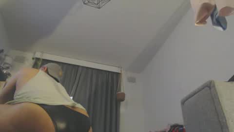 Snapshot of sissyboilooking chatting on March 1, 11:17 am RESPONDS WELL TO ... online show from March 1, 11:17 am