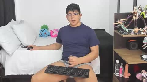 Siul Thompson online show from April 2, 1:25 am