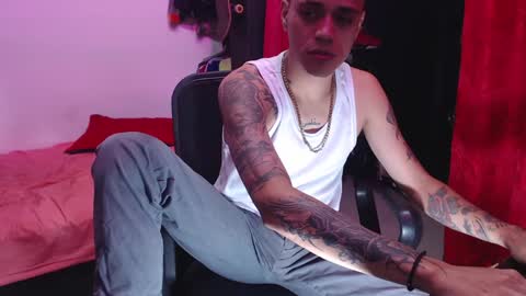 Snapshot of skateboy444 chatting on January 27, 2:20 am king online show from January 27, 2:20 am