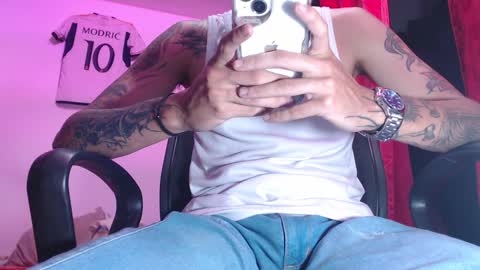 Snapshot of skateboy444 chatting on February 4, 2:39 am king online show from February 4, 2:39 am