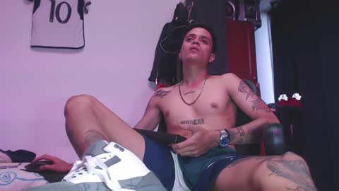 Snapshot of skateboy444 chatting on January 9, 10:41 pm king online show from January 9, 10:41 pm