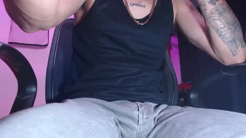 Snapshot of skateboy444 chatting on January 25, 12:38 am king online show from January 25, 12:38 am