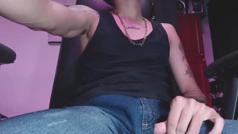 Snapshot of skateboy444 chatting on January 5, 1:03 am king online show from January 5, 1:03 am