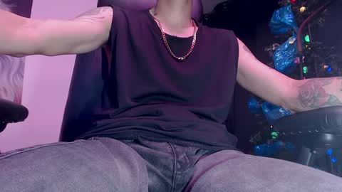 Snapshot of skateboy444 chatting on December 3, 5:30 am king online show from December 3, 5:30 am