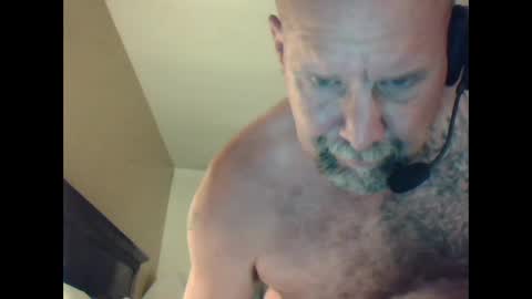 Skeeter online show from December 18, 3:26 am