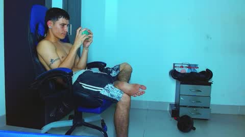 Snapshot of skinny_marked chatting on February 16, 12:54 am skinny marked online show from February 16, 12:54 am