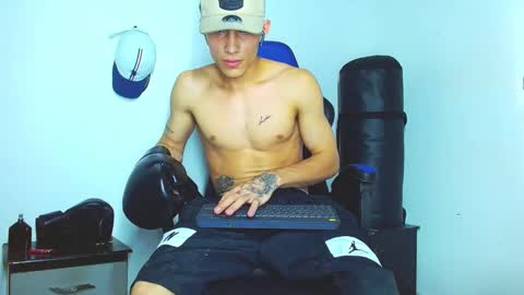 Snapshot of skinny_marked chatting on January 20, 11:32 pm skinny marked online show from January 20, 11:32 pm
