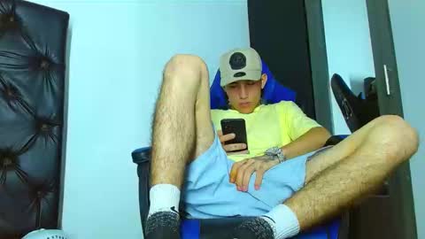 Snapshot of skinny_marked chatting on December 27, 9:22 pm skinny marked online show from December 27, 9:22 pm