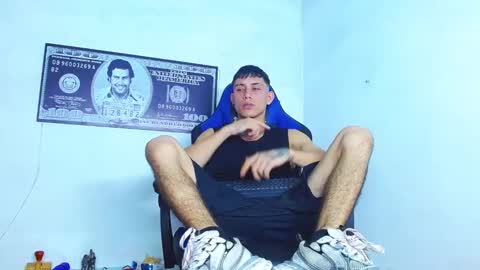 Snapshot of skinny_marked chatting on December 3, 10:51 pm skinny marked online show from December 3, 10:51 pm