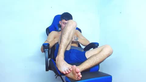Snapshot of skinny_marked chatting on December 6, 5:53 am skinny marked online show from December 6, 5:53 am