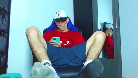 Snapshot of skinny_marked chatting on December 24, 4:51 pm skinny marked online show from December 24, 4:51 pm