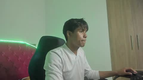 sam online show from April 23, 4:17 am