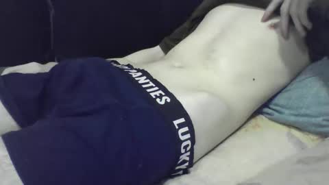 skinnycuteb0y online show from June 6, 8:42 am