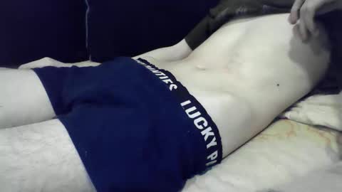 skinnycuteb0y online show from June 7, 9:38 am