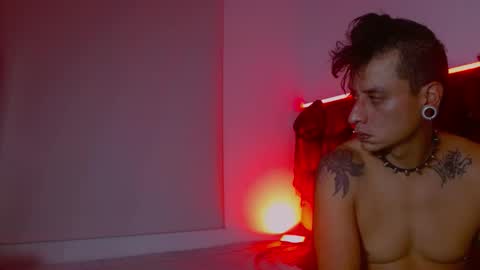 skinnydevil1 online show from March 13, 5:04 am