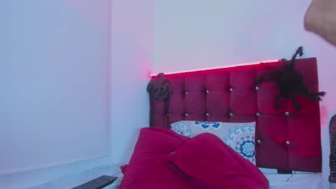 skinnydevil1 online show from March 16, 5:25 am