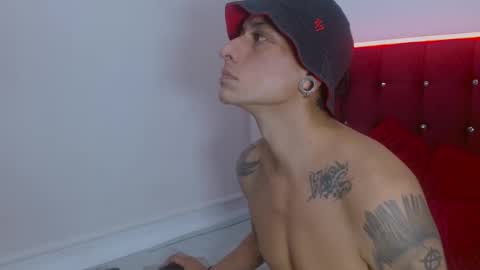 skinnydevil1 online show from March 19, 11:24 am