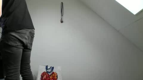 skippyhihi online show from October 18, 2:22 pm