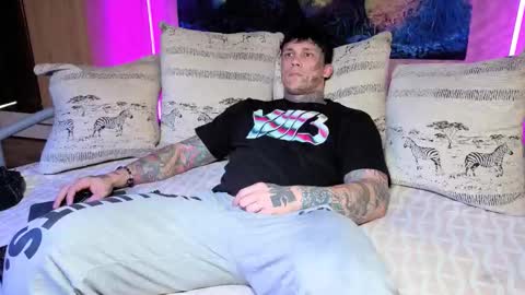 Snapshot of skirlingod chatting on October 16, 7:38 am skirlingod online show from October 16, 7:38 am