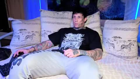 Snapshot of skirlingod chatting on October 20, 8:07 am skirlingod online show from October 20, 8:07 am