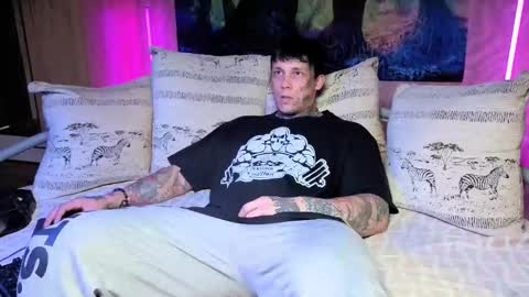 Snapshot of skirlingod chatting on October 19, 8:06 am skirlingod online show from October 19, 8:06 am