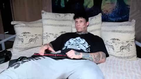 Snapshot of skirlingod chatting on October 14, 7:26 am skirlingod online show from October 14, 7:26 am