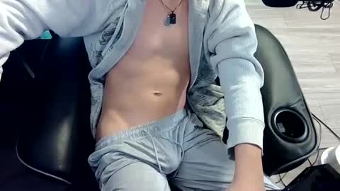 skrogdog online show from June 4, 9:21 pm