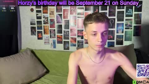 Snapshot of sky_hunter chatting on September 18, 12:51 pm sky_hunter online show from September 18, 12:51 pm
