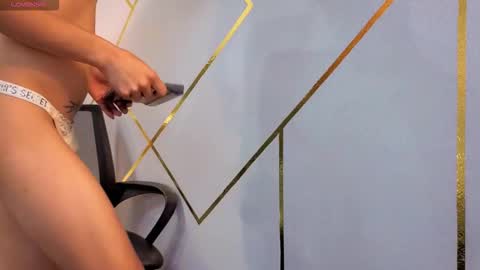 sky_rivers online show from December 5, 4:19 am