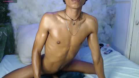 sky_walkerss online show from March 2, 5:08 am