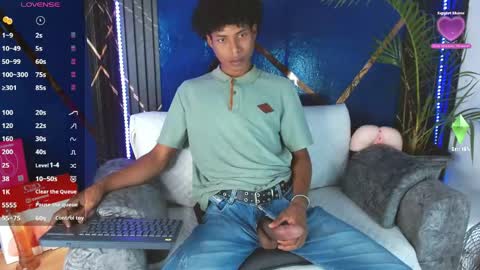 sky_walkerss online show from May 6, 4:29 pm