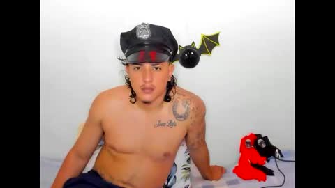 Snapshot of skyhot21 chatting on October 25, 4:47 am skyhot21 online show from October 25, 4:47 am