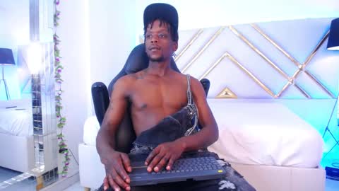 Snapshot of skylerbigxxx chatting on October 28, 4:48 am SKYLERBIGXXX online show from October 28, 4:48 am