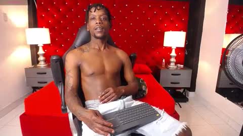 Snapshot of skylerbigxxx chatting on November 2, 4:39 am SKYLERBIGXXX online show from November 2, 4:39 am