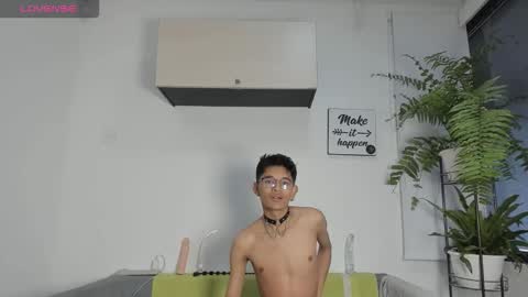 Snapshot of skylerblaze_ chatting on October 1, 12:20 pm SKYLER BLAZE online show from October 1, 12:20 pm