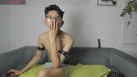 Snapshot of skylerblaze_ chatting on September 27, 5:22 pm SKYLER BLAZE online show from September 27, 5:22 pm