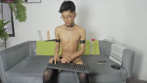 Snapshot of skylerblaze_ chatting on September 20, 4:29 pm SKYLER BLAZE online show from September 20, 4:29 pm