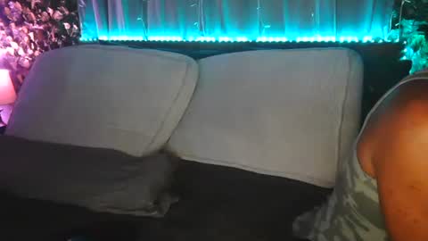 Snapshot of skyonetoo3 chatting on October 26, 6:10 pm skyonetoo3 online show from October 26, 6:10 pm