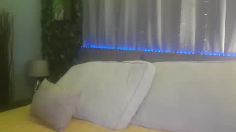 Snapshot of skyonetoo3 chatting on October 16, 10:29 pm skyonetoo3 online show from October 16, 10:29 pm