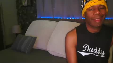 Snapshot of skyonetoo3 chatting on October 18, 1:54 am skyonetoo3 online show from October 18, 1:54 am