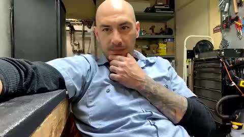 More more more online show from April 4, 4:48 pm