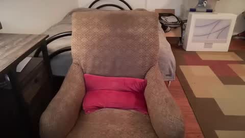 Snapshot of slut_slave_cfnm chatting on December 25, 11:10 pm slut online show from December 25, 11:10 pm