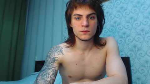 Snapshot of sly_gus chatting on October 15, 4:03 pm Gus online show from October 15, 4:03 pm