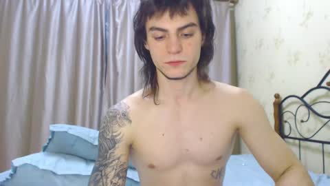 Snapshot of sly_gus chatting on October 8, 6:23 pm Gus online show from October 8, 6:23 pm