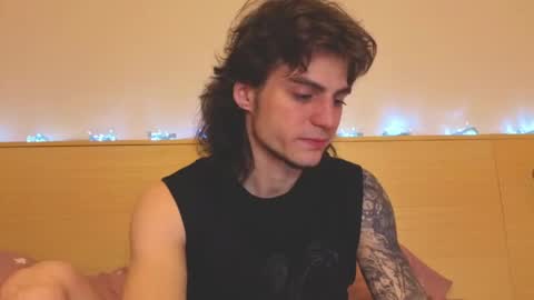 Gus online show from April 19, 7:16 pm