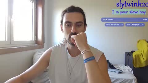 Snapshot of slytwink20 chatting on September 21, 2:50 pm slytwink20 online show from September 21, 2:50 pm