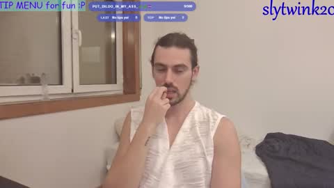 Snapshot of slytwink20 chatting on September 12, 7:25 pm slytwink20 online show from September 12, 7:25 pm