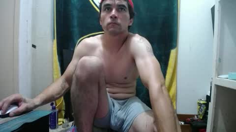 Snapshot of small_wood21 chatting on October 19, 10:18 am small wood21 online show from October 19, 10:18 am